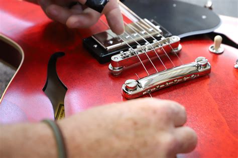 How to Replace Electric Guitar Strings: A Symphony of Chaos and Order