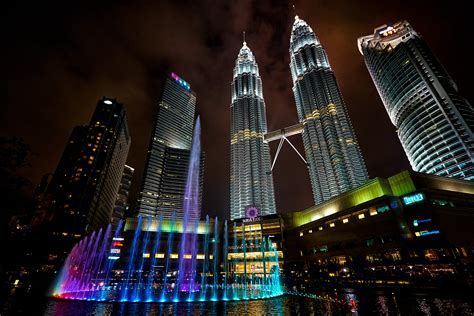  Petronas Twin Towers Glow: A Celebration of Yuna’s Musical Mastery