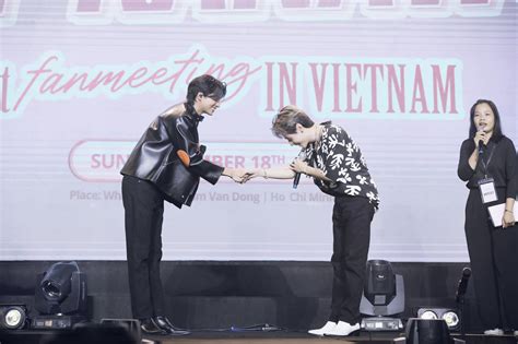 Quang Đại Fan Meeting: A Frenzy of Love and Laughter in Bangkok!